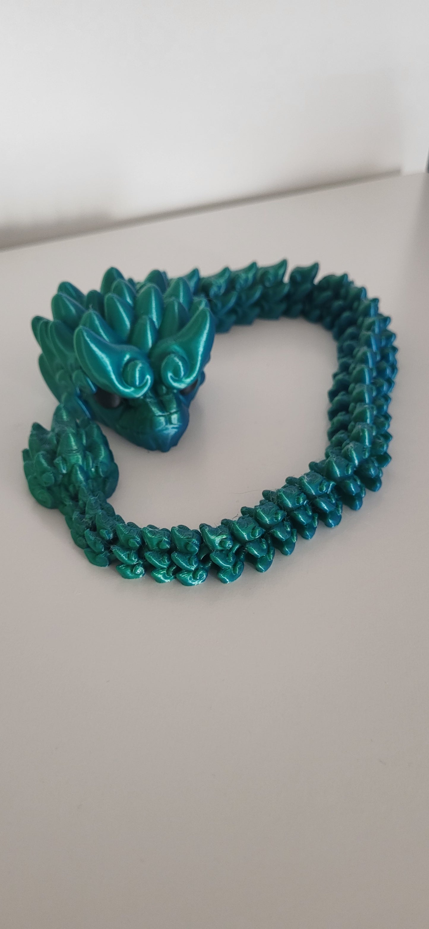 🐍 Färgskiftande 3D-printad Orm – 43 cm Ren Rörelseglädje! ✨💙💚
