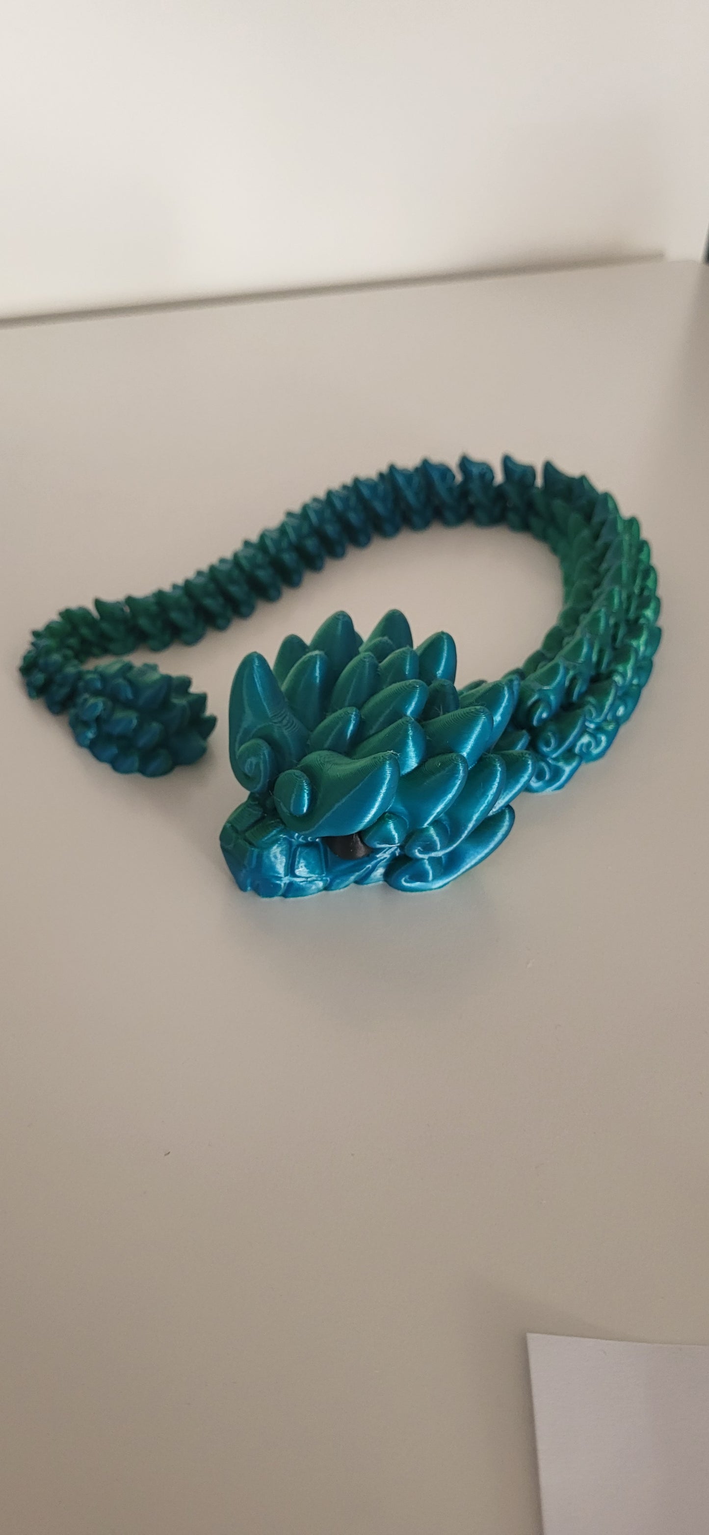 🐍 Färgskiftande 3D-printad Orm – 43 cm Ren Rörelseglädje! ✨💙💚